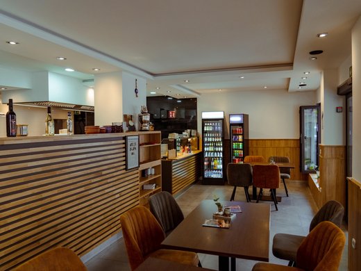 Experience flavour instead of just reading about it – exclusively for our guests Cozy café interior with wooden counter and seating area