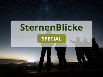 Herbst und Winterzauber in der Eifel genießen Menschen beobachten den Sternenhimmel, darüber steht SternenBlicke Special
